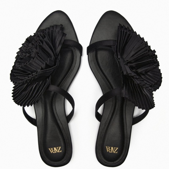 ZARA PLEATED FLAT SANDALS - Picture 4 of 8